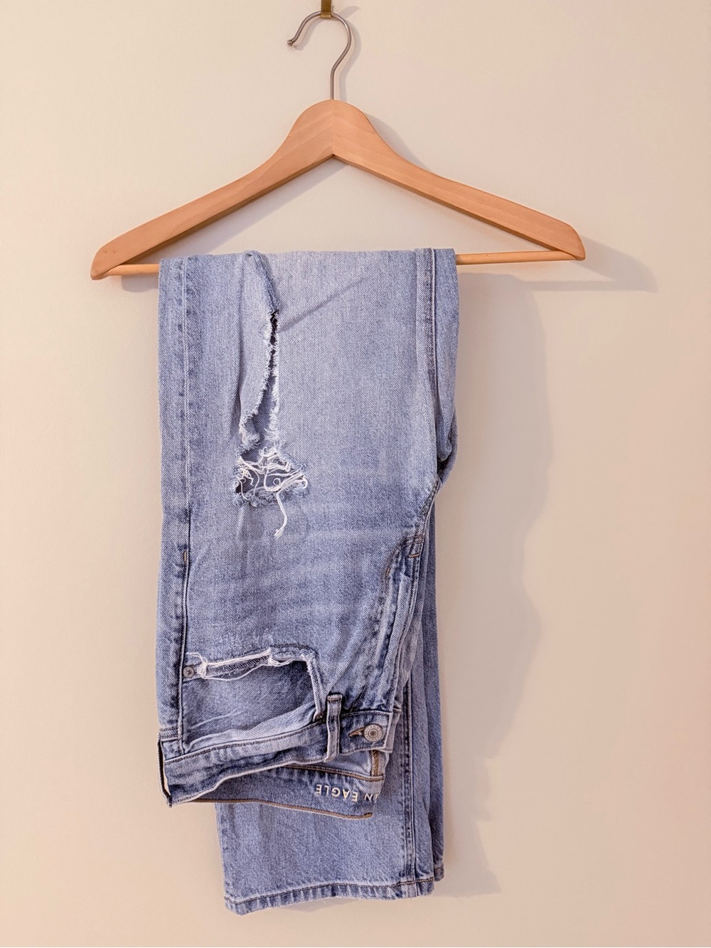 AMERICAN EAGLE OUTFITTERS • Light Blue Distressed Denim Jeans